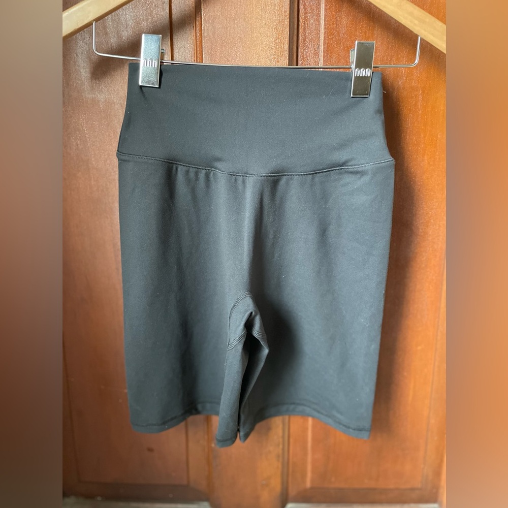 P'tula women's medium black soft bike shorts